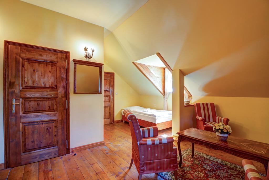 Penzion Cosmopolitan I. Hotell Banská Štiavnica Exteriör bild